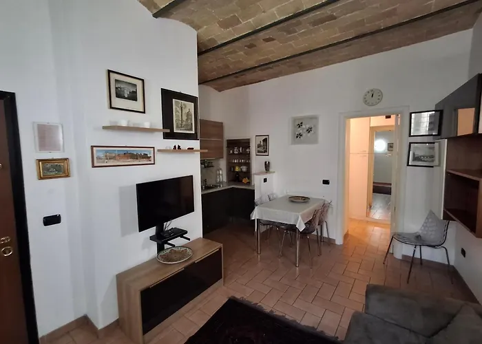 Elegante Immerso Nei Fori Imperiali *